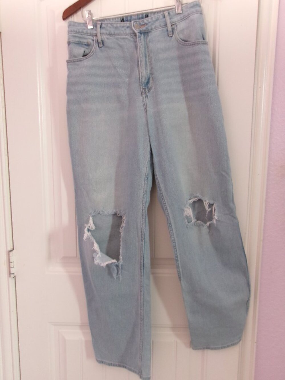 Hollister High-Rise Baggy Ripped Jeans